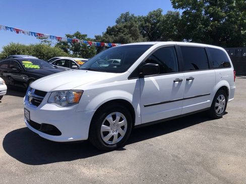 Used 2016 Dodge Grand Caravan American Value Package w/ UConnect Hands-Free Group FWD image 1