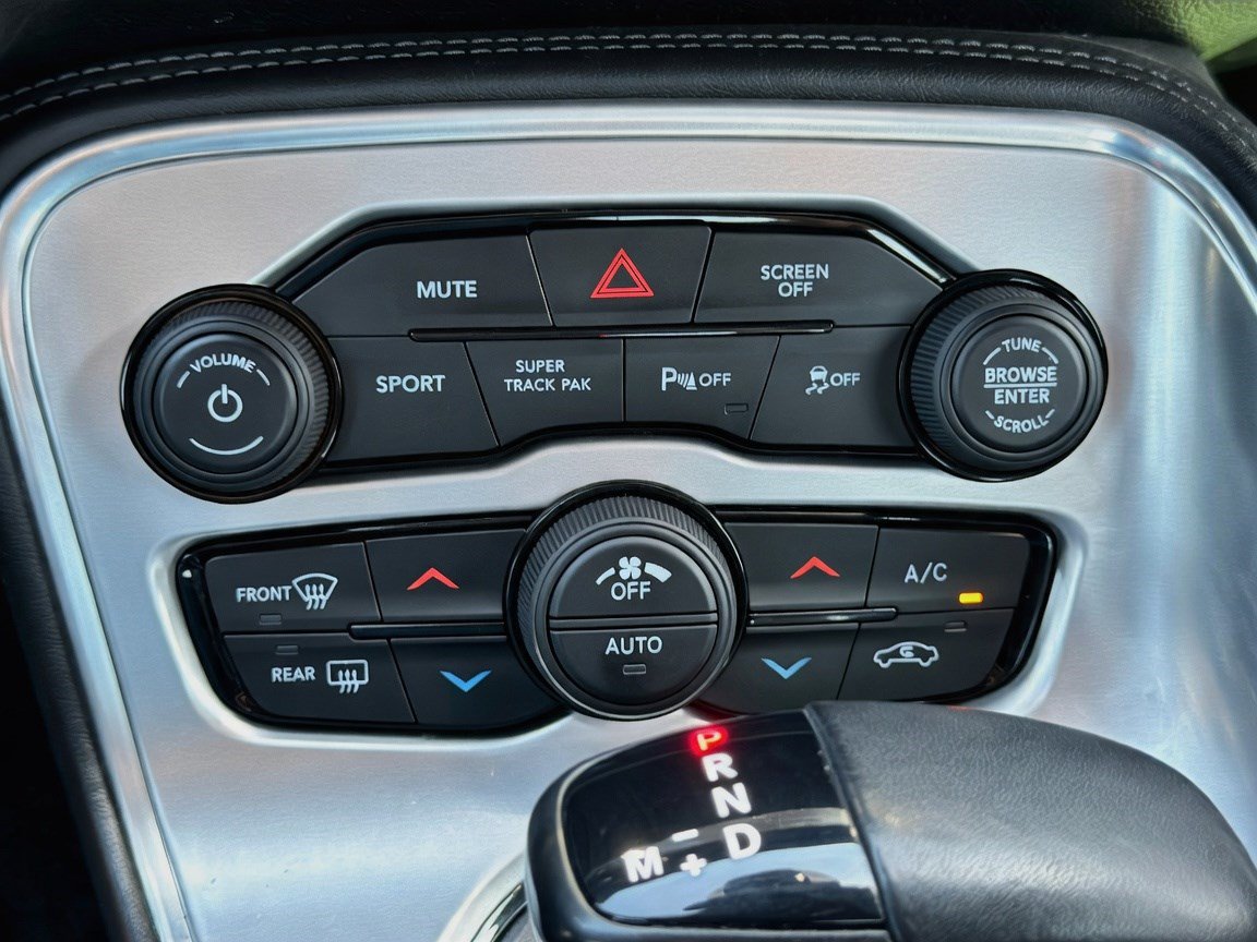 Used 2018 Dodge Challenger R/T w/ Driver Convenience Group RWD image 10