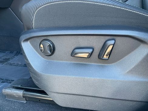 Used 2025 Volkswagen Atlas Cross Sport SE image 22