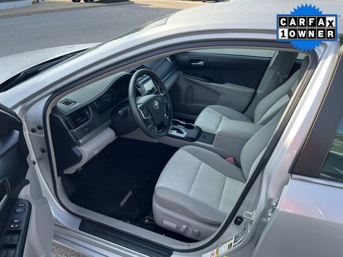 Used 2014 Toyota Camry LE FWD image 5