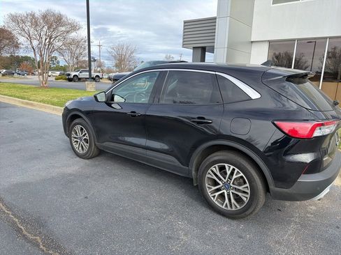 Used 2022 Ford Escape SEL image 9