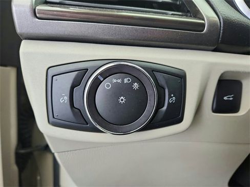 Used 2018 Ford Fusion SE w/ Fusion SE Technology Package image 30