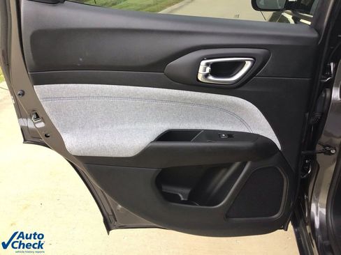 Used 2022 Jeep Compass Latitude image 12