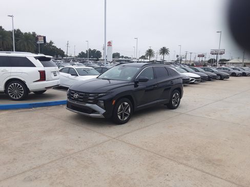 Used 2025 Hyundai Tucson SEL FWD image 3