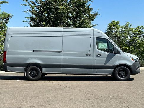 New 2024 Mercedes-Benz eSprinter 170 Cargo image 2