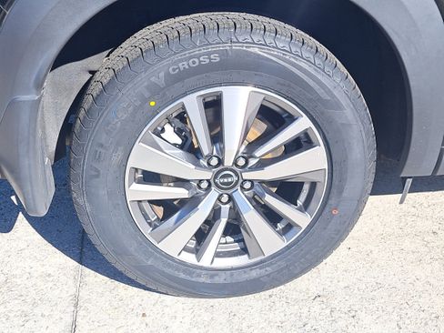 Certified 2023 Nissan Pathfinder SL w/ Black Appearance Package image 7