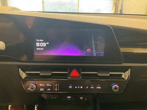 New 2025 Kia Niro EX Touring image 17