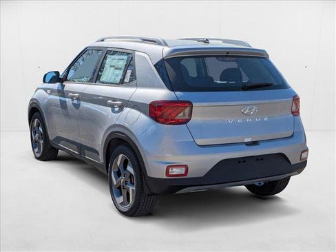 New 2025 Hyundai Venue SEL image 9