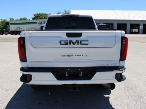 Used 2024 GMC Sierra 2500 Denali Ultimate image 9