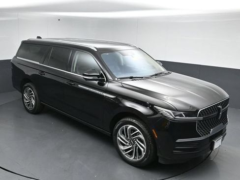 Certified 2025 Lincoln Navigator L Reserve AWD/4WD image 48