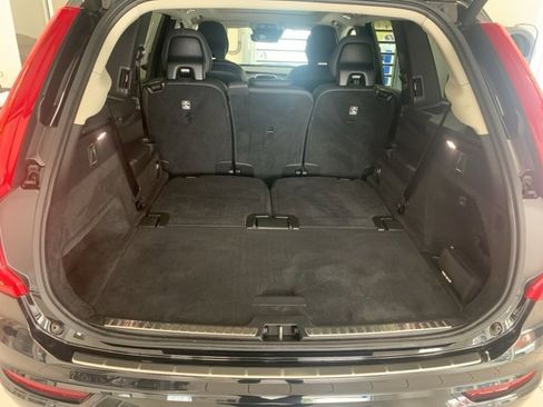 Certified 2022 Volvo XC90 T6 Momentum w/ Climate Package image 7