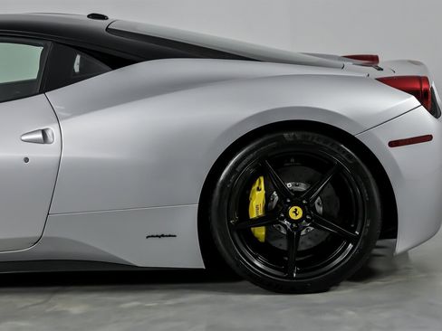 Used 2010 Ferrari 458 Italia image 9