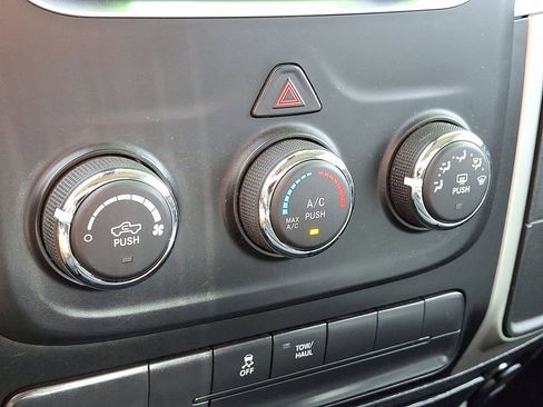 Used 2020 RAM 1500 Classic SLT image 19