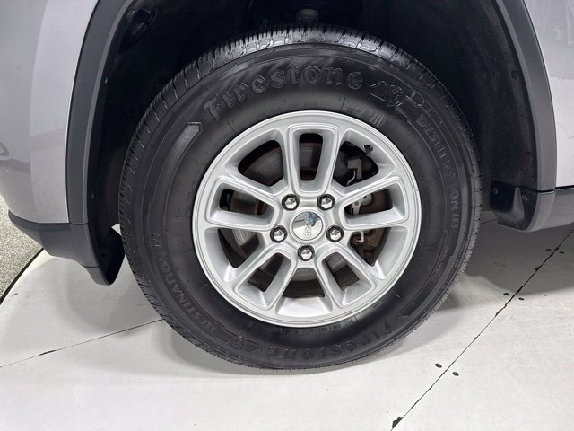 Used 2018 Jeep Grand Cherokee Laredo AWD/4WD image 6
