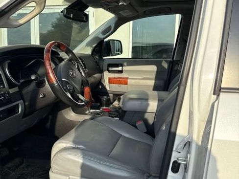 Used 2020 Toyota Sequoia Platinum AWD/4WD image 5