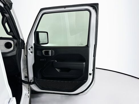 Used 2024 Jeep Wrangler Willys image 30