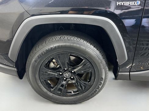 Used 2019 Toyota RAV4 LE image 13