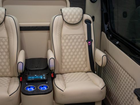 Used 2024 Mercedes-Benz Sprinter 3500 image 23