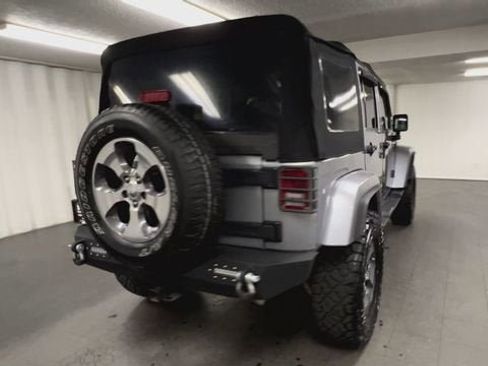 Used 2016 Jeep Wrangler Unlimited Sahara w/ Connectivity Group AWD/4WD image 8