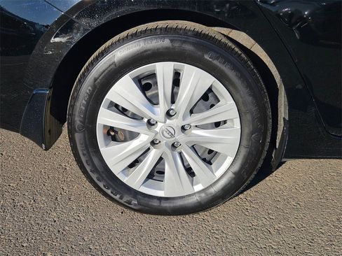 Used 2024 Nissan Sentra S image 9