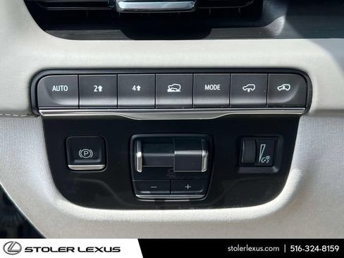Used 2023 Cadillac Escalade ESV Sport Platinum AWD/4WD image 28