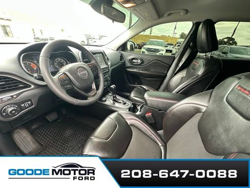 Used 2021 Jeep Cherokee Trailhawk AWD/4WD image 16