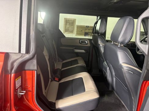 Certified 2022 Ford Bronco Wildtrak AWD/4WD image 33