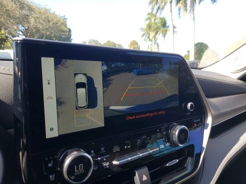 Used 2024 Toyota Highlander Limited image 34