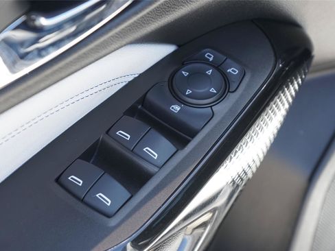 Used 2024 Chevrolet Trax LT FWD image 19