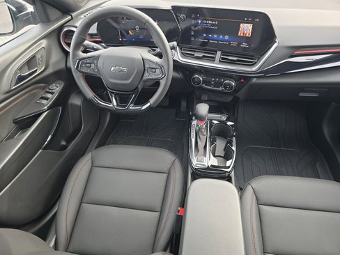 Used 2025 Chevrolet Trax RS w/ Sunroof Package image 29