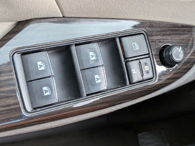 Used 2017 Toyota Sienna XLE Premium FWD image 27