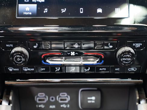 New 2026 Jeep Grand Cherokee Laredo image 13