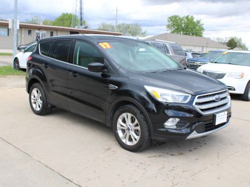 Used 2017 Ford Escape SE AWD/4WD image 2