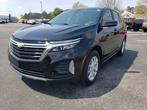 Used 2022 Chevrolet Equinox LT w/ Driver Convenience Package FWD image 2