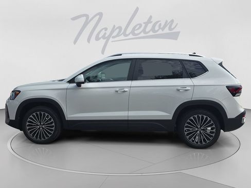 New 2026 Volkswagen Taos SE FWD image 4