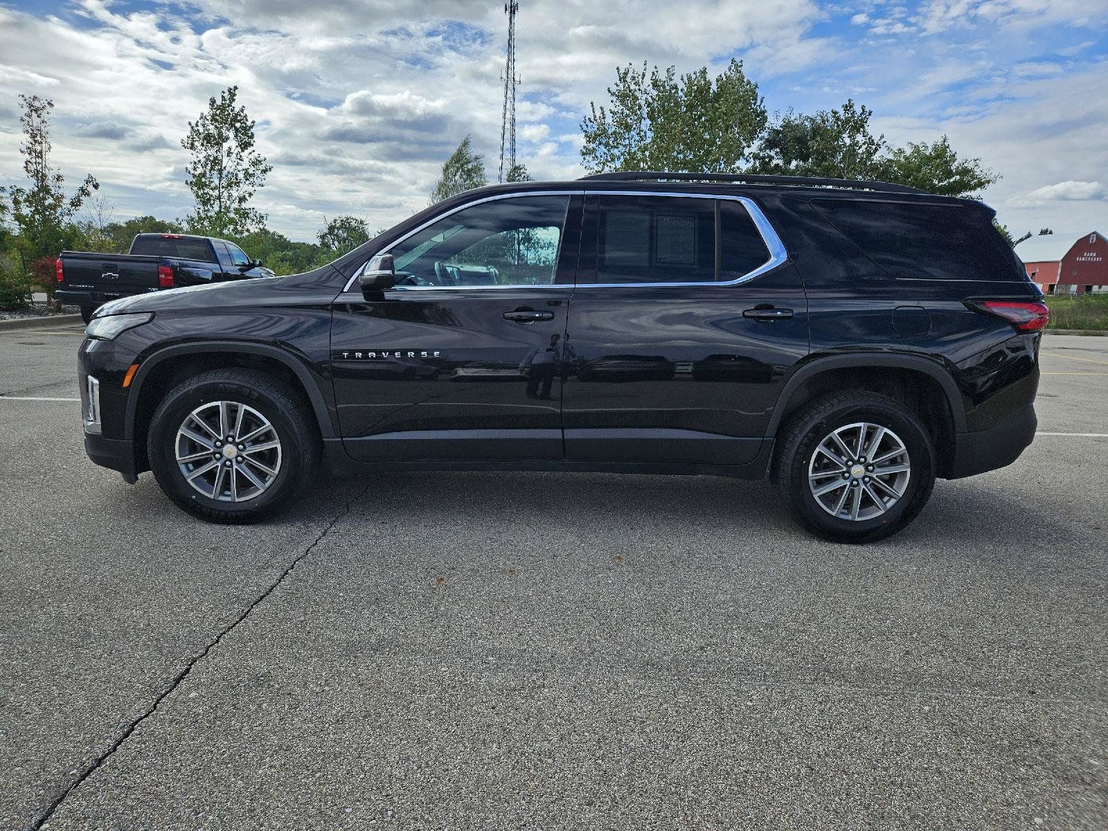 Used 2023 Chevrolet Traverse LT FWD image 4