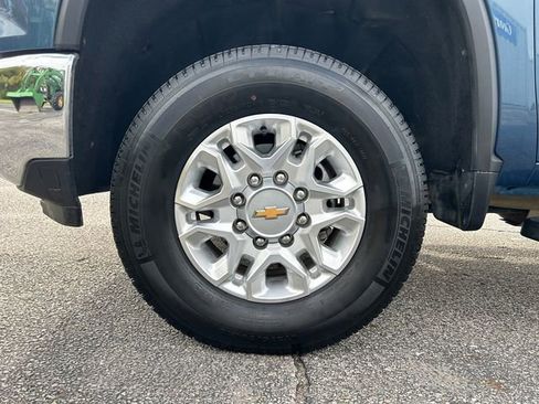 Used 2025 Chevrolet Silverado 3500 LT image 10