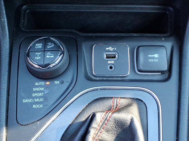 Used 2022 Jeep Cherokee Trailhawk w/ Sun, Sound & Nav Group AWD/4WD image 21