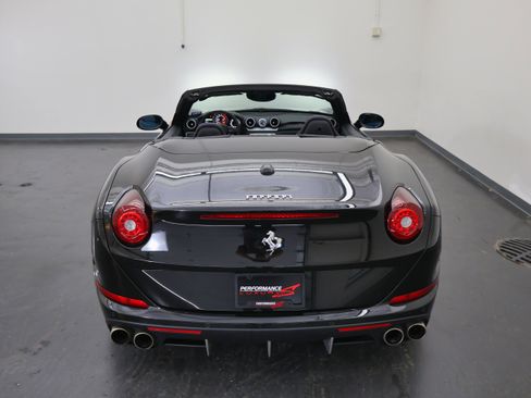 Used 2017 Ferrari California T image 11
