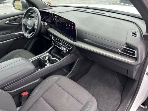 Used 2025 Chevrolet Traverse LT w/ Sun and Wheel Package image 42