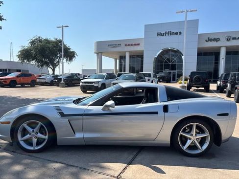 Used 2011 Chevrolet Corvette Coupe w/ 1LT RWD image 8