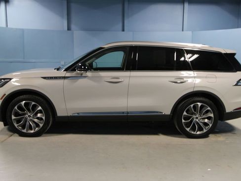 Used 2025 Lincoln Aviator AWD image 31