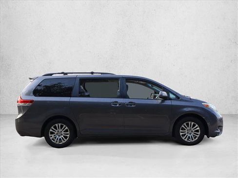 Used 2012 Toyota Sienna XLE FWD image 4