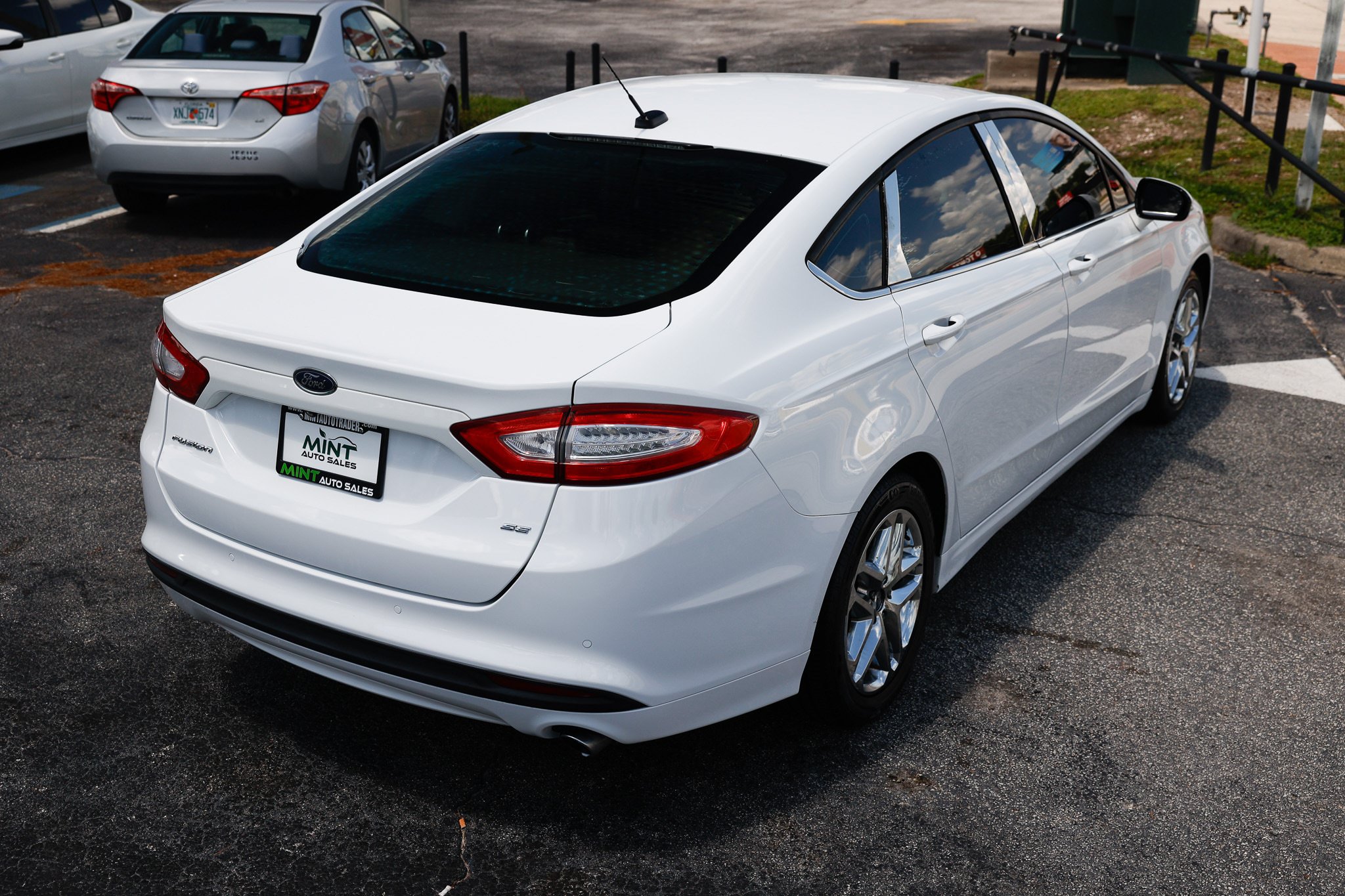 Used 2016 Ford Fusion SE FWD image 15