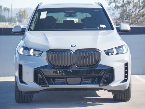 New 2026 BMW X5 xDrive40i w/ Executive Package image 2