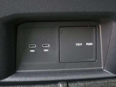 Used 2023 Volkswagen Atlas SE AWD/4WD image 18
