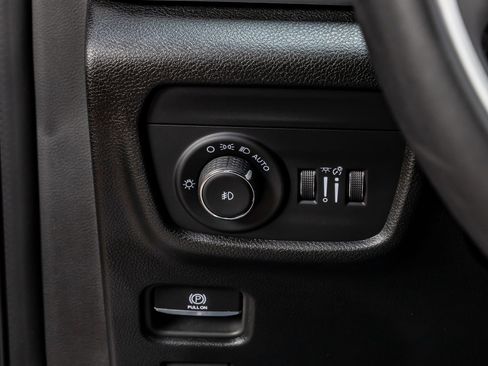 Used 2025 Jeep Grand Cherokee L Limited RWD image 17