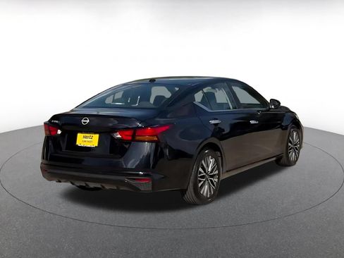 Used 2025 Nissan Altima 2.5 SV FWD image 14