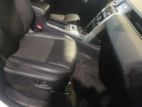 Used 2019 Land Rover Discovery Sport SE image 29