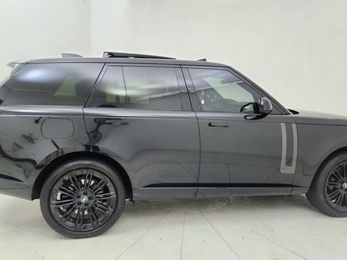 Used 2025 Land Rover Range Rover SE image 6